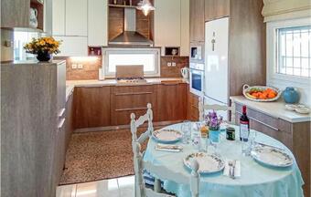 Amazing Home In Keratea With Wifi And 2 Bedrooms