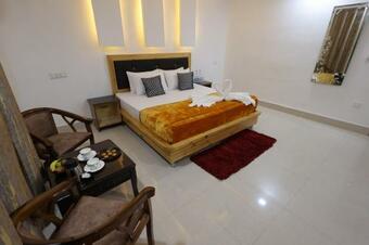 Hotel The Queen By Jal's