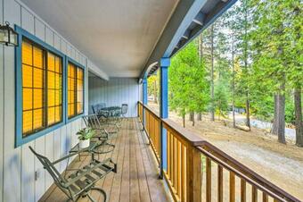 Pioneer Cabin With Fire Pit, 2 Furnished Decks!