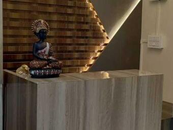 Hotel Pop 91698 Embassy