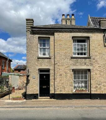 Bank House. Eclectic 3 Bedroomed Home.