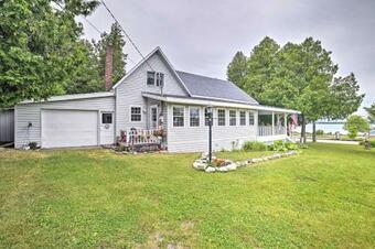 Colorful Lake Huron Home Near Ferry And Beach!