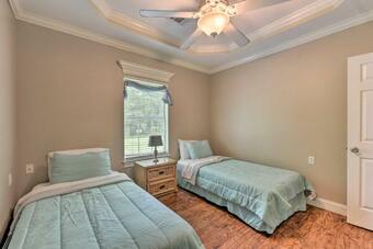 Gorgeous Home With Fireplace, Near St Louis Bay