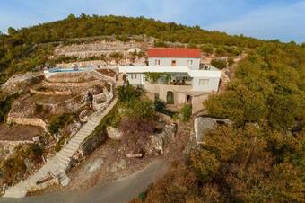 B&B On The Rocks