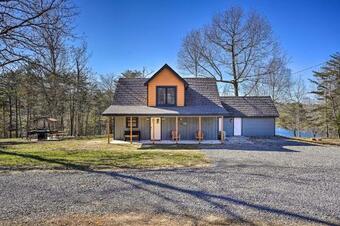 Serene Lakefront Cabin With Deck And Fire Pit!