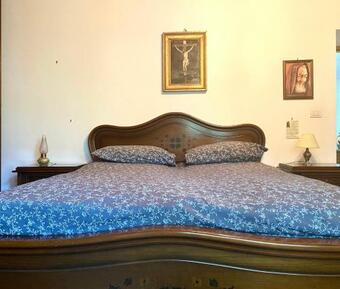 Tipica Casa Nella Campagna Italiana