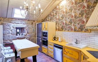 Stunning Home In A Lama With Wifi And 6 Bedrooms