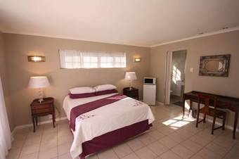 Hostal Tri-angle B&B And Guesthouse