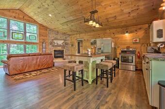 Butler Cabin On 19 Acres With Hot Tub And Fire Pit!