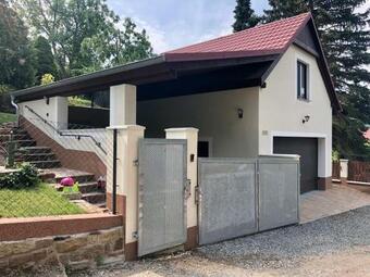 Villa D?m V Hl�sn� T?ebani