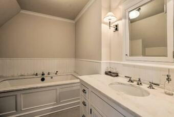 25-acre Luxury Lakefront Home With Deck And Fire Pit!