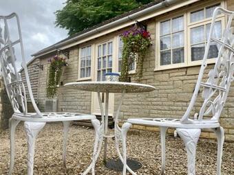 Heart Of The Village Cotswold Cottage In Crudwell.