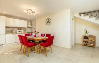 Stunning Home In Rojnici With Outdoor Swimming Pool, Wifi And 2 Bedrooms