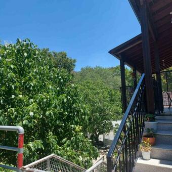 Tranquil Guest House Set In Natural Beauty!