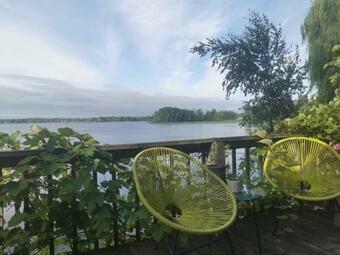 Chalet Chaleureux Sur Le Bord De Leau Naviguable