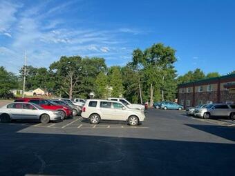 Hotel Posh Inn & Suites