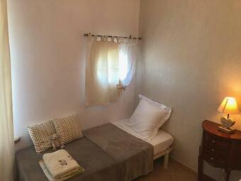Hostal La Porte Dor�e...