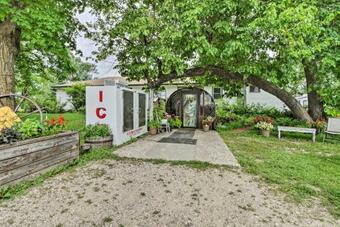 Lake Retreat With Dock, Deck And Bbq, Byo Boat!