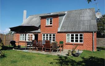 Holiday Home 2 Tv�rvej