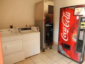 Motel Island Suites Bay City