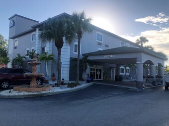 Hotel Days Inn & Suites By Wyndham Bonita Springs North Naples