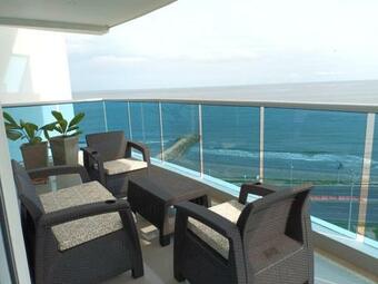 Apartamento Lovely 2-br Oceanfront Condo With Rooftop Pool