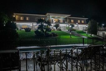 Bed & Breakfast Eleg�ncia & Carros Hotel