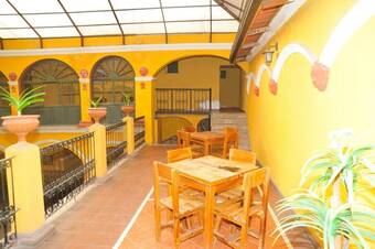 Hotel Hostal La Casona