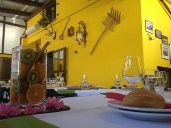 Hotel El Color�n