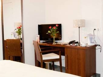 Hotel La Cote Des Monts Damn�s