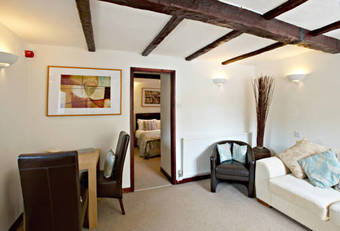 Agroturismo Tudor Farmhouse Hotel