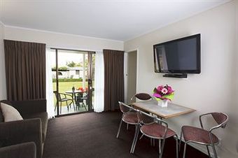 Equestrian Lodge Motel