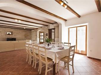 Hostal Holiday Home Peresiji 81