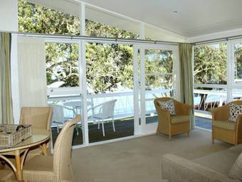 Hananui Lodge And Apartments