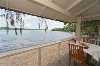 Hotel Erakor Island Resort & Spa