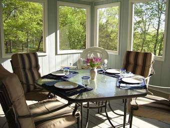 Anchor Inn On The Lake Bed And Breakfast