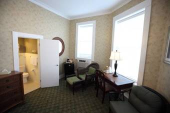 The Island House Hotel