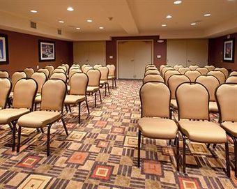 Holiday Inn Express Hotel & Suites Belmont