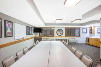 Hotel Americinn By Wyndham Clear Lake