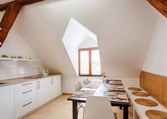 Hostal H�jenka Strakov