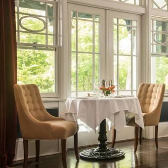 Hotel Kemble Inn And Table Six Restaurant