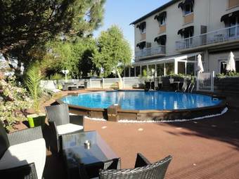 Hotel Logis Les Charmilles