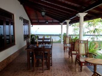 Hotel White Villa Beach Resort