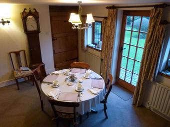 Bed & Breakfast Tudor Cottage