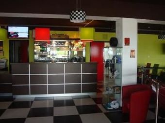 Hotel Kyriad Design Enzo Montlu�on - Saint Victor