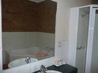 Aparthotel Bridges On Meninya Motel & Apartments