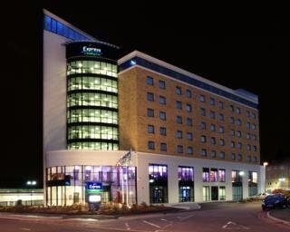 Hotel Express By Holiday Inn London Newbury Park