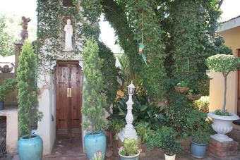 Hostal Hampton House Guest House