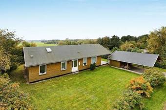 Three-bedroom Holiday Home In Hundested 2