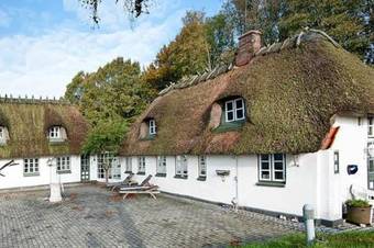 Five-bedroom Holiday Home In Juelsminde 3